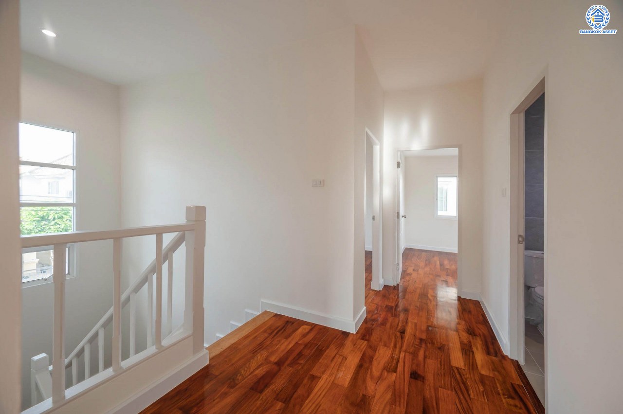 บ้านมือสองตกแต่งใหม่ โครงการ บ้านอาภา2 ปิ่นเกล้า-สวนผัก เนื้อที่ 57 ตร.ว. พื้นที่ใช้สอย 165.6 ตร.ม. ฟังก์ชัน 3 ห้องนอน 3 ห้องน้ำ จอดรถได้ 2 คัน บนทำเลเดินทางสะดวก เชื่อมต่อหลายเส้นทาง อาทิถนนกาญจนาภิเษก, ถนนนครอินทร์, ถนนราชพฤกษ์  ใกล้รถไฟฟ้าสายสีแดง "สถานีบางบำหรุ"